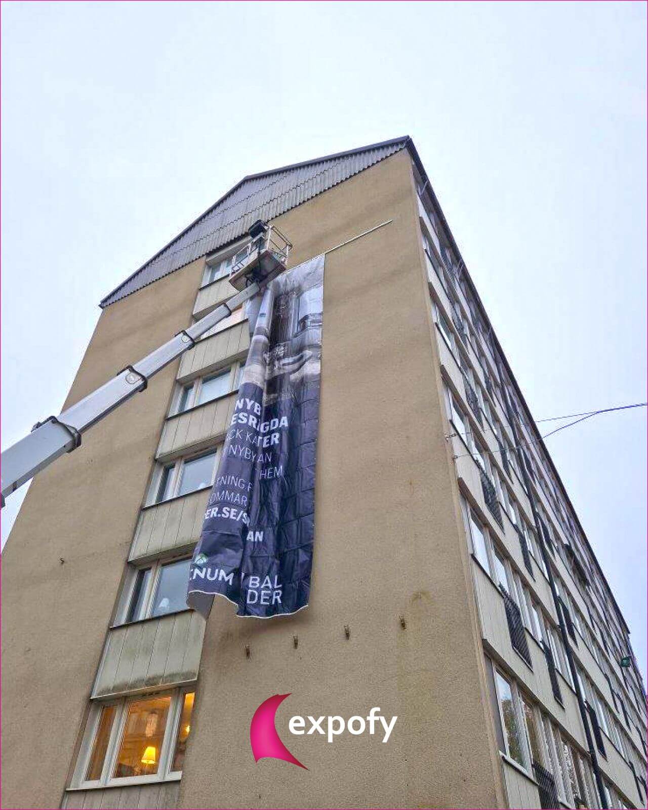 Montage Stor fasadvepa Expofy